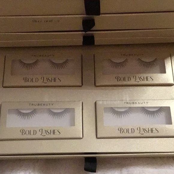 🎁 Idea 12 False Lashes Sets + Curler Scissors,Comb,Twizzers in Drawer Chest Set - Picture 5 of 6